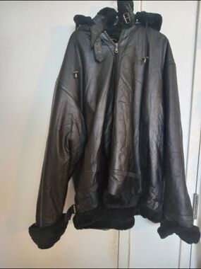 Hind Black Men’s Shearling-Trim Leather Bomber Jacket